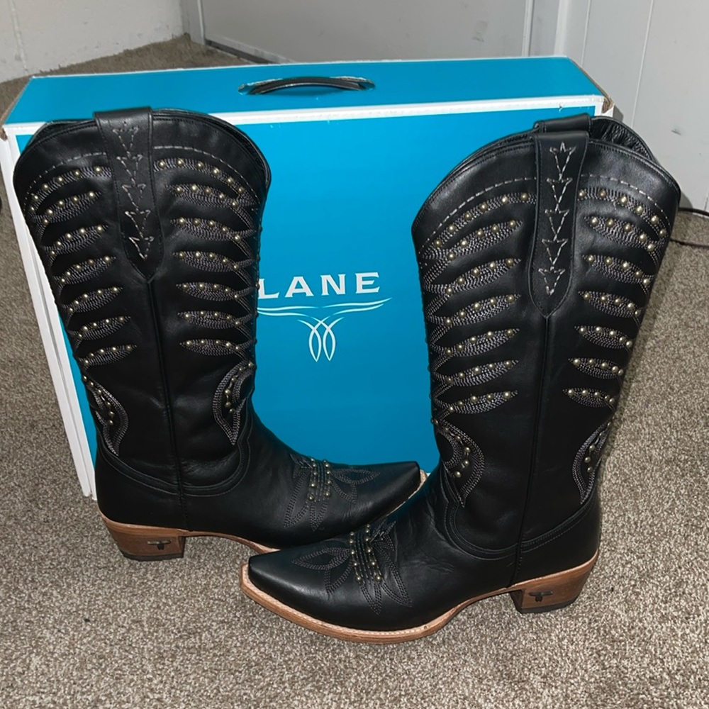 Lane Squash blossom stud cowboy boots size 11